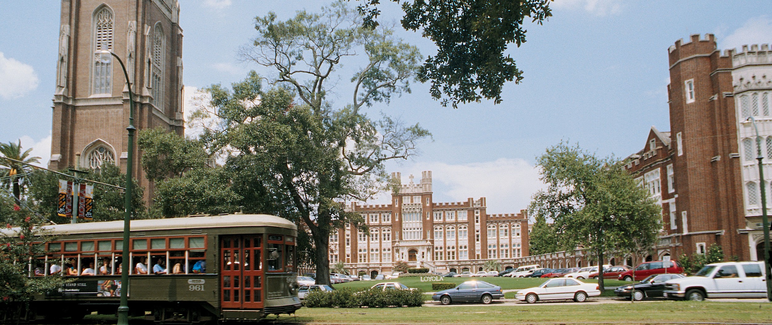 Image of streetcar passing infront of marquette hall
